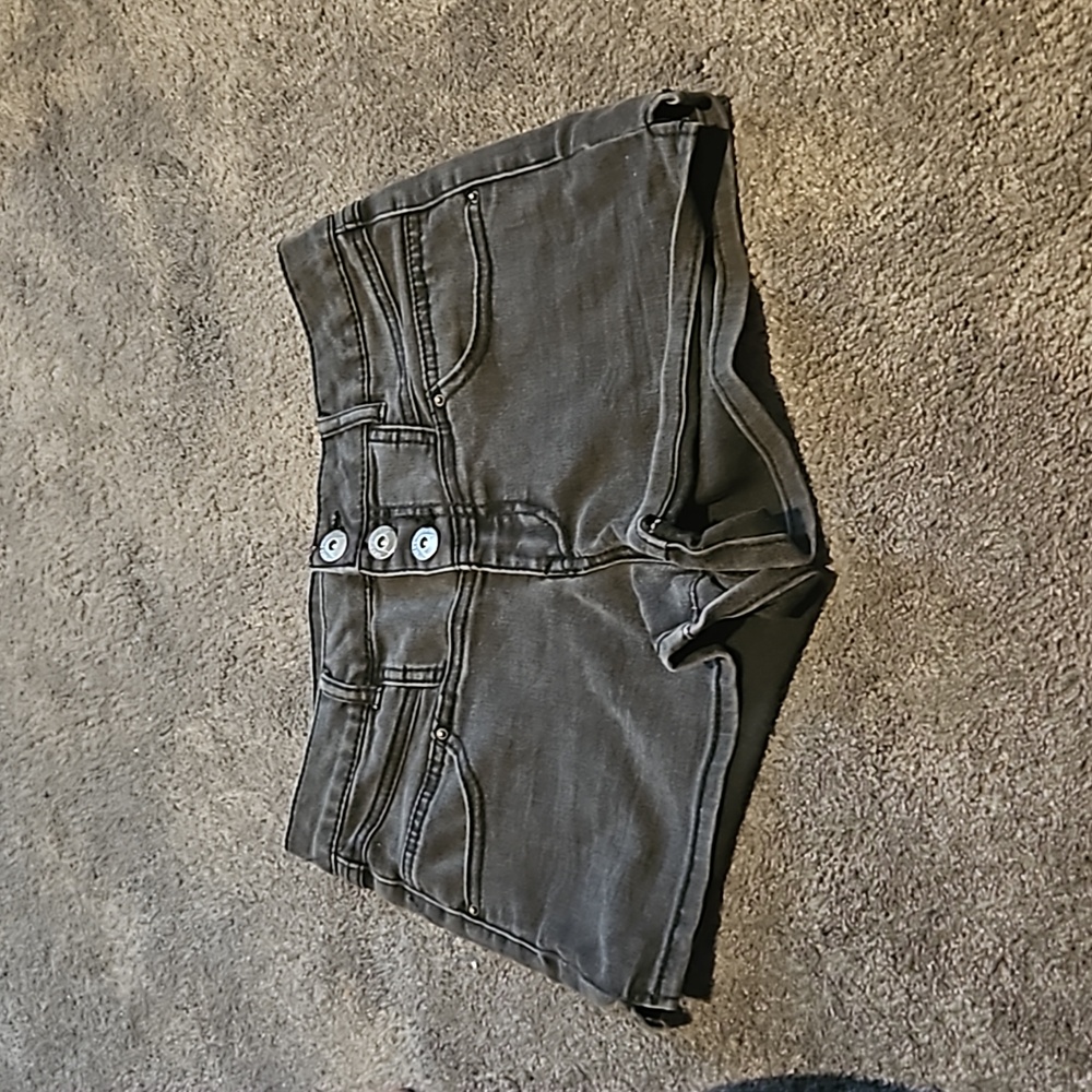 Shorts‎